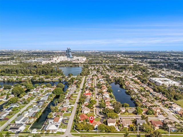 5743 SW 57th Way, Davie, FL 33314