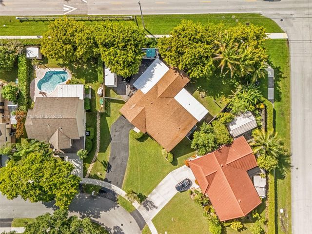 5743 SW 57th Way, Davie, FL 33314