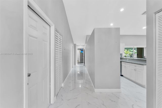 5743 SW 57th Way, Davie, FL 33314