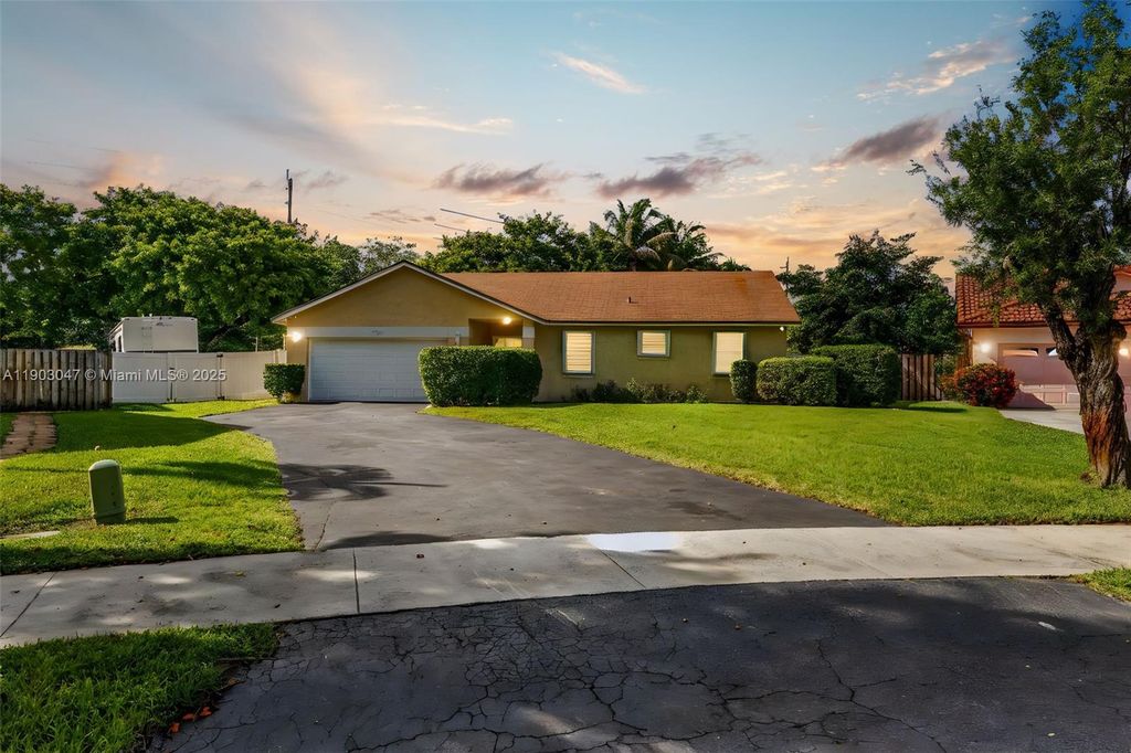 5743 SW 57th Way, Davie, FL 33314