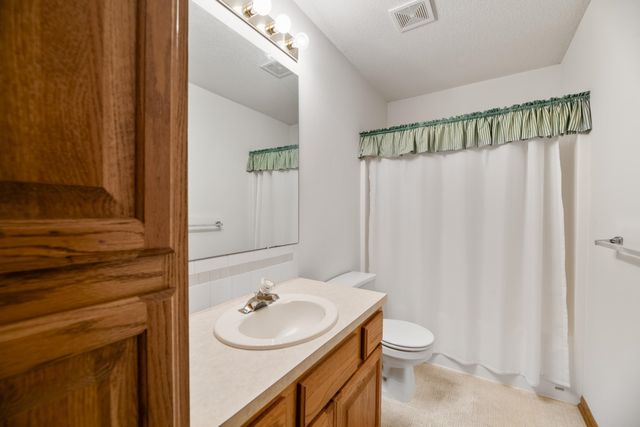 920 S Stagecoach Ct, Wichita, KS 67230