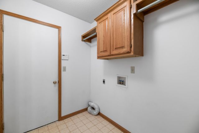 920 S Stagecoach Ct, Wichita, KS 67230
