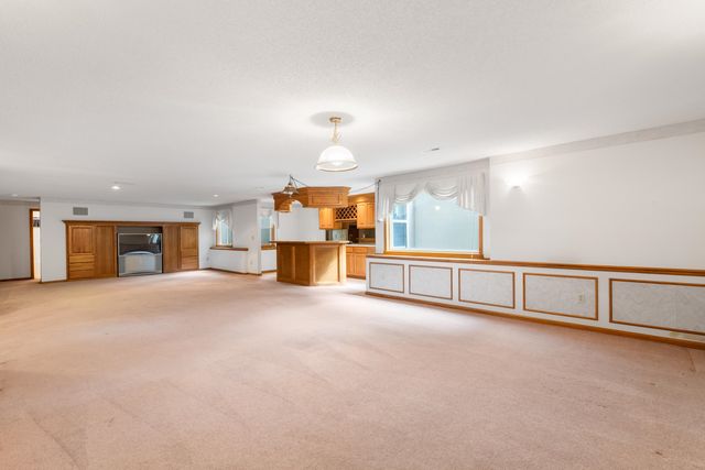 920 S Stagecoach Ct, Wichita, KS 67230
