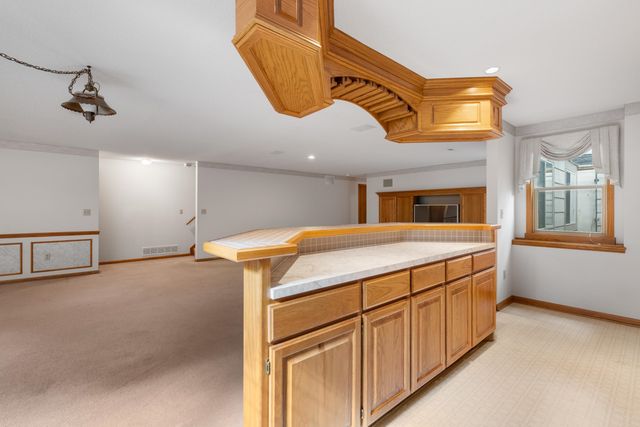 920 S Stagecoach Ct, Wichita, KS 67230