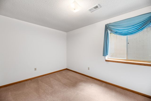920 S Stagecoach Ct, Wichita, KS 67230