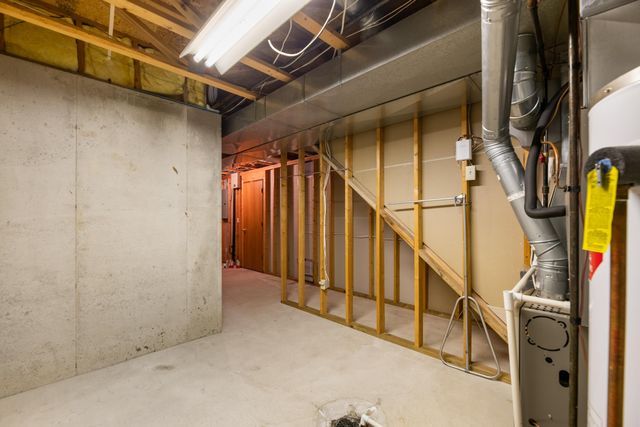 920 S Stagecoach Ct, Wichita, KS 67230