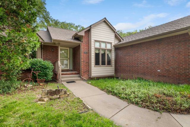 920 S Stagecoach Ct, Wichita, KS 67230