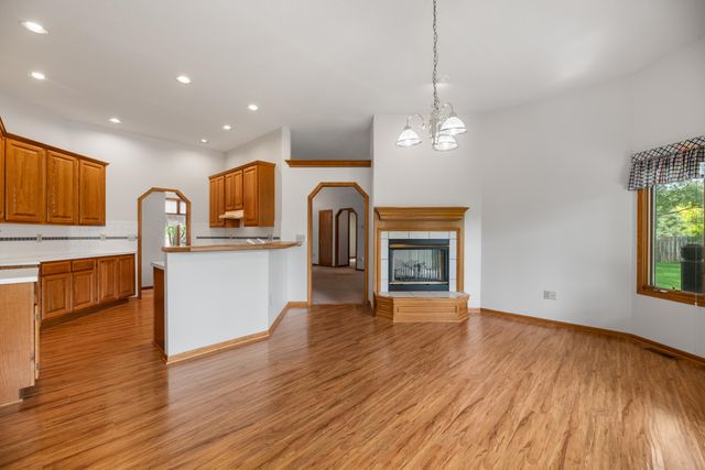920 S Stagecoach Ct, Wichita, KS 67230