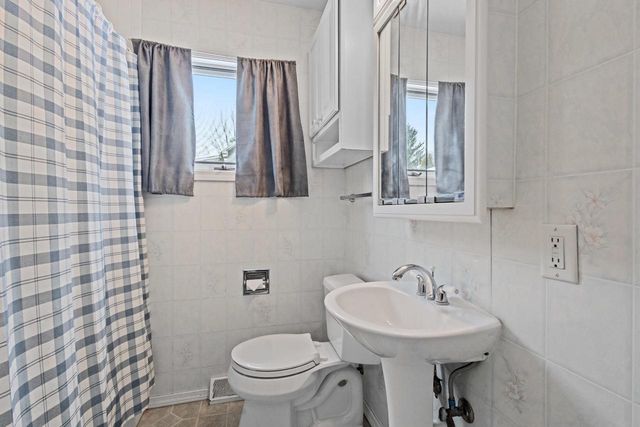 N6038 COUNTY RD D, Kewaunee, WI 54216