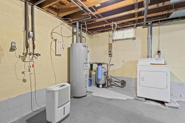 N6038 COUNTY RD D, Kewaunee, WI 54216