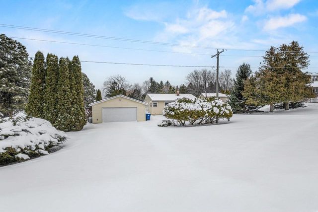 N6038 COUNTY RD D, Kewaunee, WI 54216