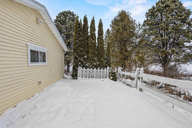 N6038 COUNTY RD D, Kewaunee, WI 54216