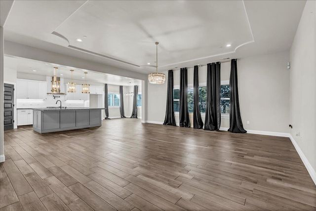 1684 W Berkshire Lane, Hanford, CA 93230