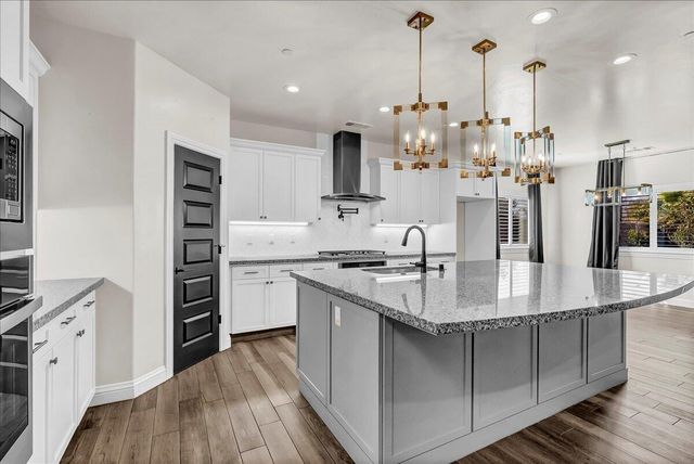 1684 W Berkshire Lane, Hanford, CA 93230