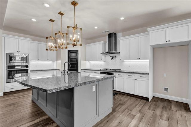 1684 W Berkshire Lane, Hanford, CA 93230