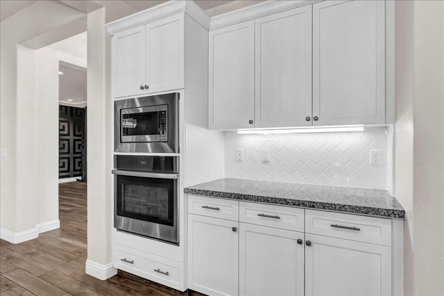 1684 W Berkshire Lane, Hanford, CA 93230