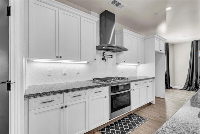 1684 W Berkshire Lane, Hanford, CA 93230