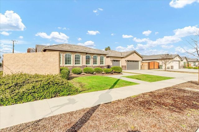 1684 W Berkshire Lane, Hanford, CA 93230