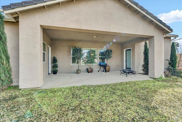 1684 W Berkshire Lane, Hanford, CA 93230