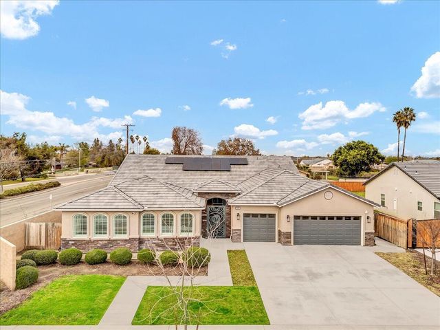 1684 W Berkshire Lane, Hanford, CA 93230