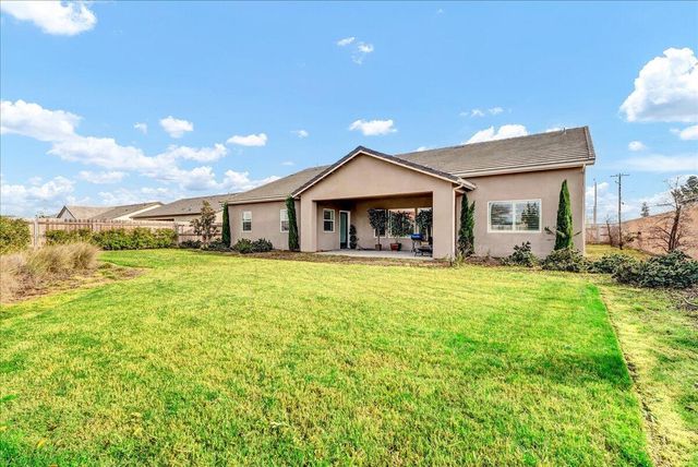 1684 W Berkshire Lane, Hanford, CA 93230