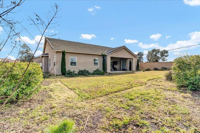 1684 W Berkshire Lane, Hanford, CA 93230