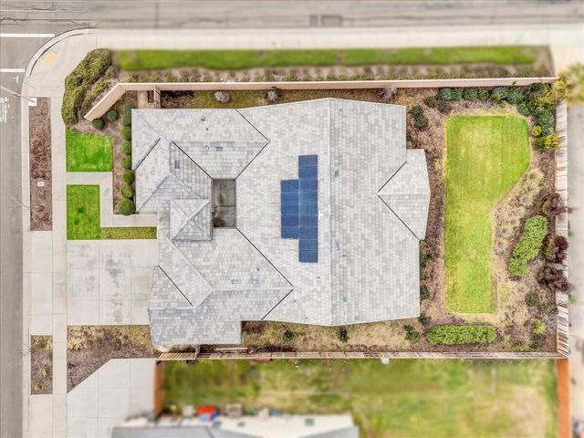 1684 W Berkshire Lane, Hanford, CA 93230