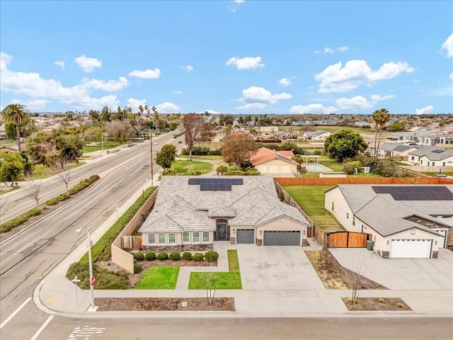 1684 W Berkshire Lane, Hanford, CA 93230
