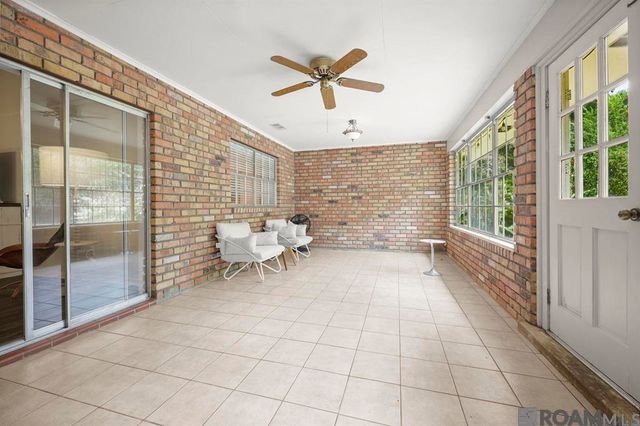 1369 Crescent Dr, Baton Rouge, LA 70806