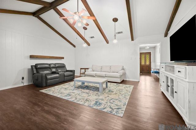 1369 Crescent Dr, Baton Rouge, LA 70806