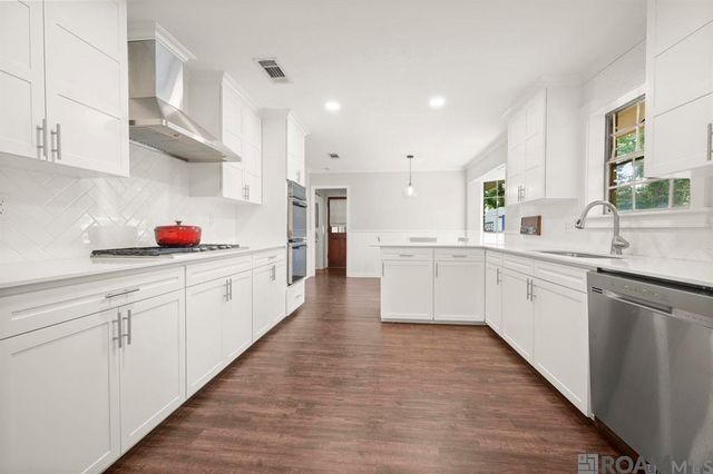 1369 Crescent Dr, Baton Rouge, LA 70806