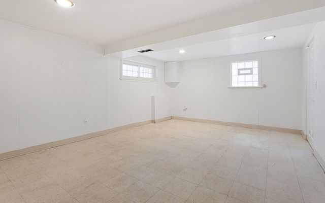 3006 S Poplar Avenue, Chicago, IL 60608