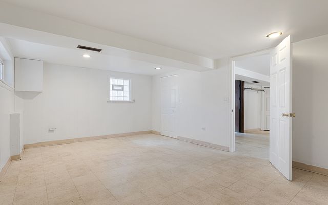 3006 S Poplar Avenue, Chicago, IL 60608