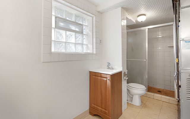 3006 S Poplar Avenue, Chicago, IL 60608