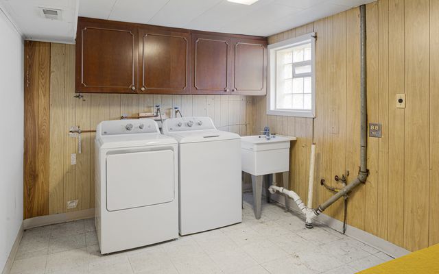 3006 S Poplar Avenue, Chicago, IL 60608