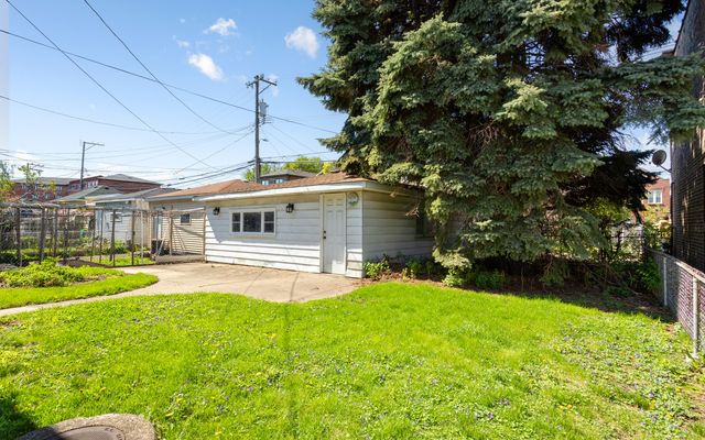 3006 S Poplar Avenue, Chicago, IL 60608