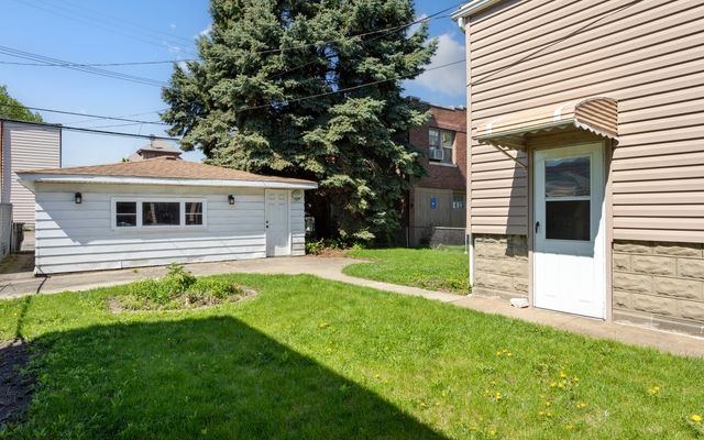 3006 S Poplar Avenue, Chicago, IL 60608