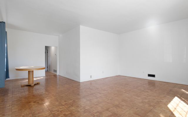 3006 S Poplar Avenue, Chicago, IL 60608