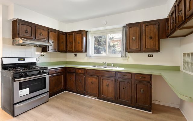 3006 S Poplar Avenue, Chicago, IL 60608