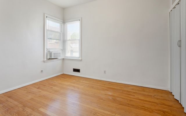 3006 S Poplar Avenue, Chicago, IL 60608