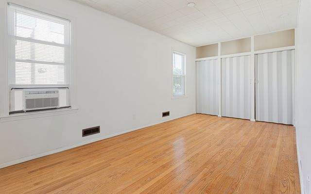 3006 S Poplar Avenue, Chicago, IL 60608