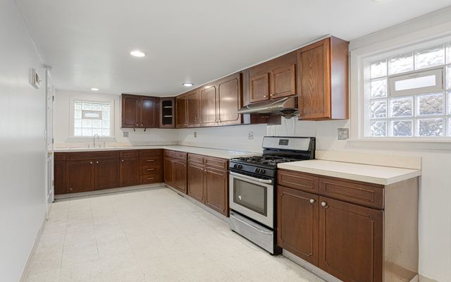 3006 S Poplar Avenue, Chicago, IL 60608