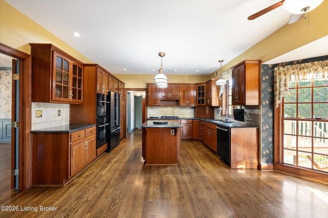 7626 Deer Meadow Dr, Louisville, KY 40241