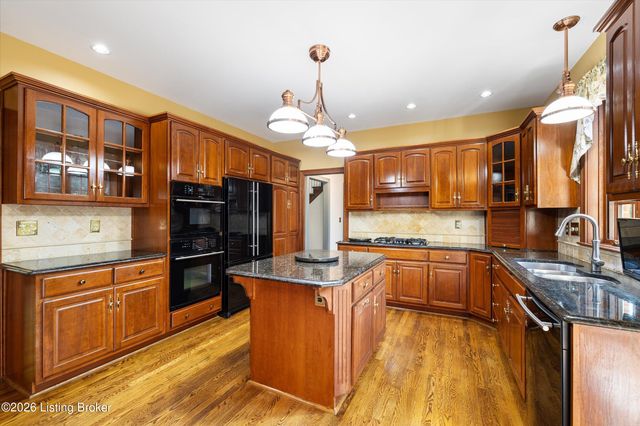 7626 Deer Meadow Dr, Louisville, KY 40241