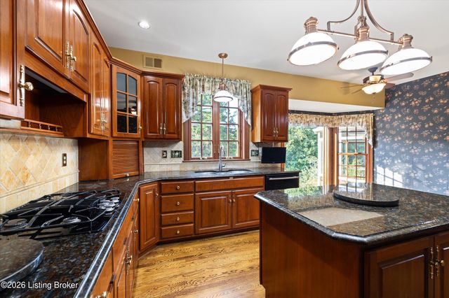 7626 Deer Meadow Dr, Louisville, KY 40241