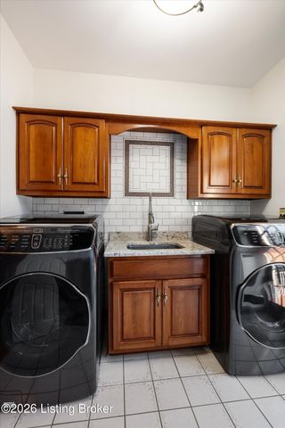 7626 Deer Meadow Dr, Louisville, KY 40241