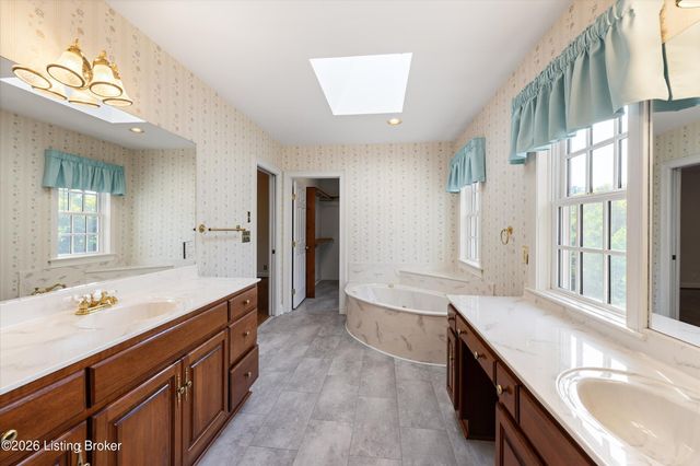 7626 Deer Meadow Dr, Louisville, KY 40241