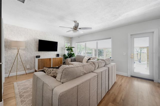 1502 W MEADOWBROOK AVENUE, Tampa, FL 33612