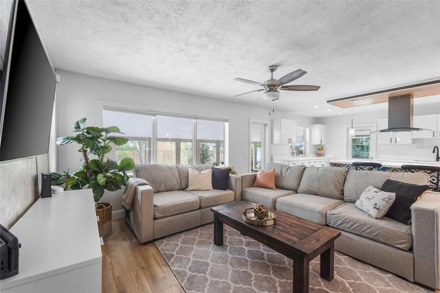 1502 W MEADOWBROOK AVENUE, Tampa, FL 33612