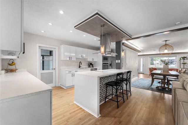 1502 W MEADOWBROOK AVENUE, Tampa, FL 33612